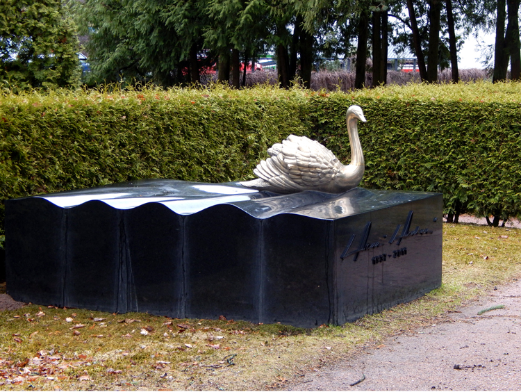 Hietaniemi Cemetery, Helsinki - grave of prime minister Harri Holkeri