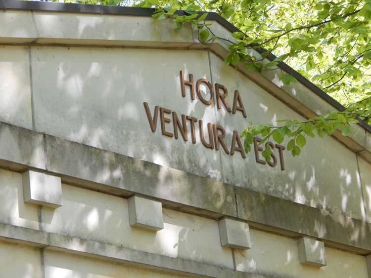 Hamburg - Ohlsdorf Cemetery - Hora Ventura Est