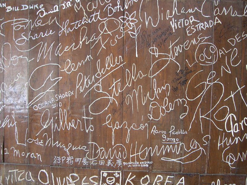Acapulco - El Mirador Hotel, restaurant wall signatures