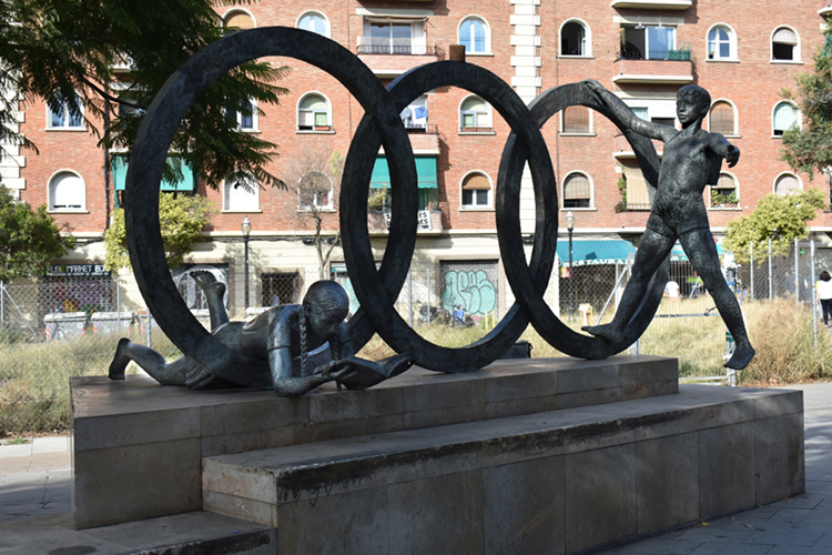 Barcelona - Escola Blanquerna civic sculpture