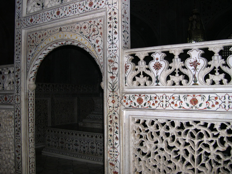 Taj Mahal, Agra - cenotaphs
