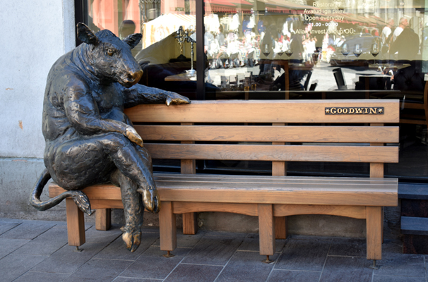 Tallinn - Goodwin Restaurant cow on bench