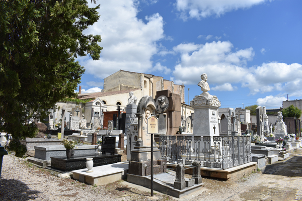 view toward Chiesa San Paolo, Cimitero di Sassari