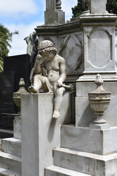 Monumento Familia Amestoy Salaberry, Cementerio Central, Montevideo