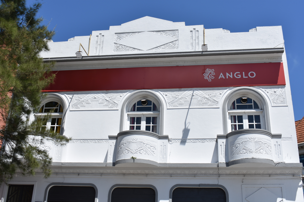 Deco details, Art Deco building at Agraciada 2487, Montevideo