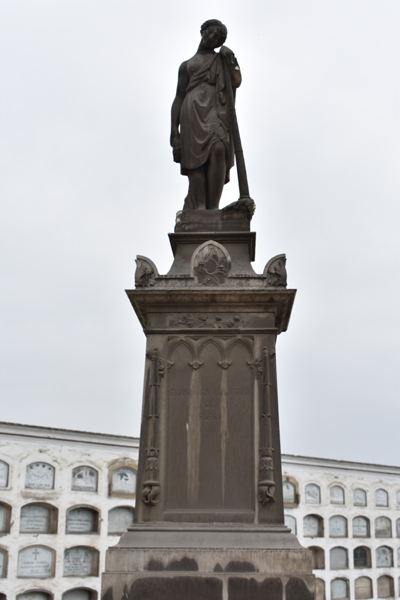 Tumba Francisca Yrinarren de Soria, Cementerio Presbitero Matias Maestro, Lima, Peru