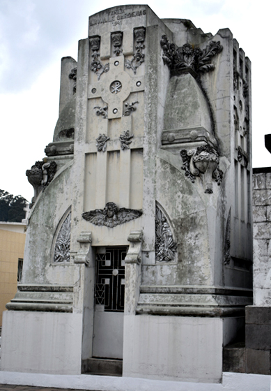 Tumba Familia Lavalle Cardenas (1941), Cementerio San Diego, Quito, Ecuador